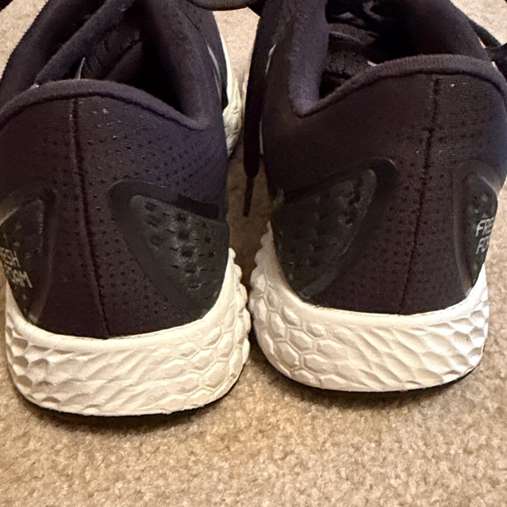 New Balance Fresh Foam Arishi Running Shoes Women’s 8 Black White - Picture 2 of 7